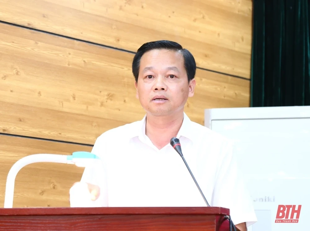 Phó Bí thư Thường trực Tỉnh ủy, Trưởng Đoàn ĐBQH tỉnh Lại Thế Nguyên tiếp xúc cử tri huyện Ngọc Lặc