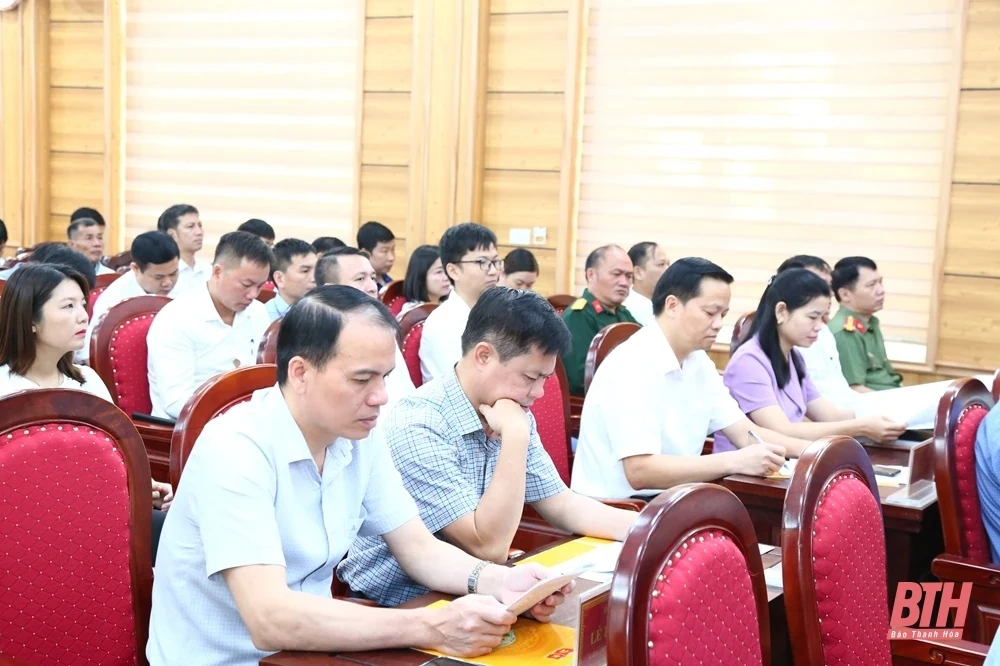 Phó Bí thư Thường trực Tỉnh ủy, Trưởng Đoàn ĐBQH tỉnh Lại Thế Nguyên tiếp xúc cử tri huyện Ngọc Lặc