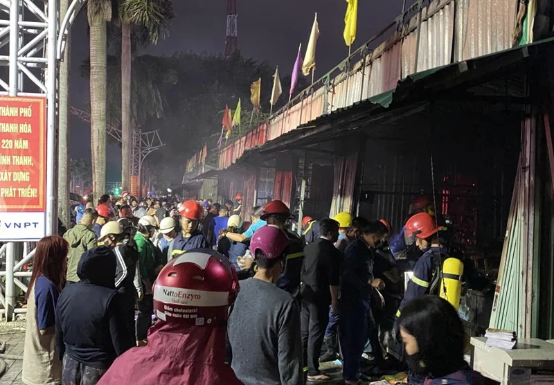 Hỏa hoạn thiêu rụi ki ốt văn phòng phẩm