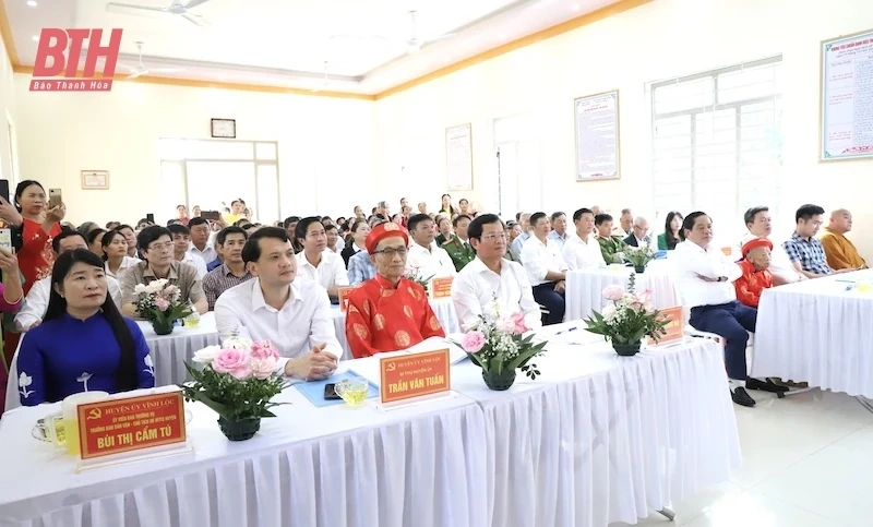 Phó Chủ tịch HĐND tỉnh Nguyễn Quang Hải chung vui Ngày hội Đại đoàn kết toàn dân tộc tại thôn Quang Biểu