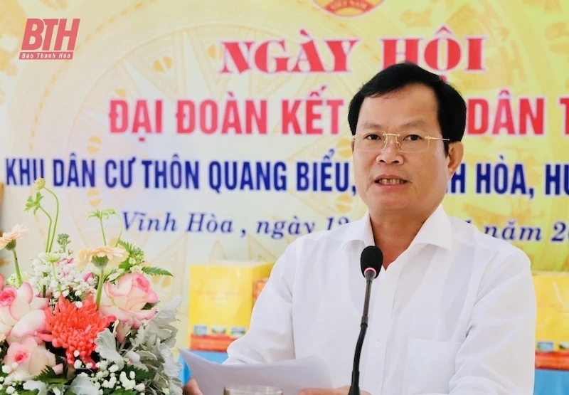 Phó Chủ tịch HĐND tỉnh Nguyễn Quang Hải chung vui Ngày hội Đại đoàn kết toàn dân tộc tại thôn Quang Biểu