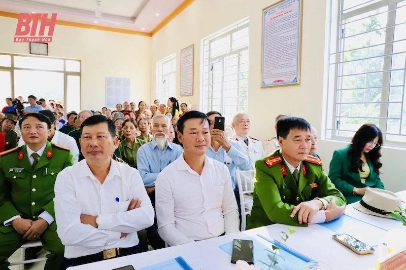 Phó Chủ tịch HĐND tỉnh Nguyễn Quang Hải chung vui Ngày hội Đại đoàn kết toàn dân tộc tại thôn Quang Biểu