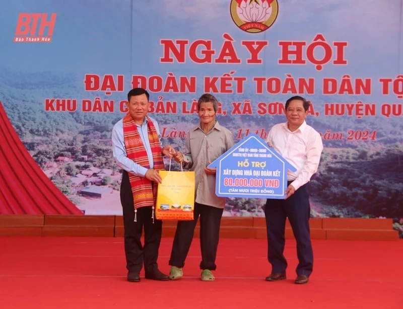 Phó Chủ tịch Thường trực UBND tỉnh Nguyễn Văn Thi dự Ngày hội Đại đoàn kết toàn dân tộc tại Quan Sơn