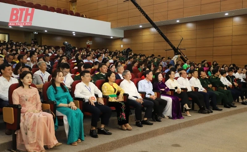 Giao lưu điển hình tiên tiến “Những đóa hoa miền sơn cước”