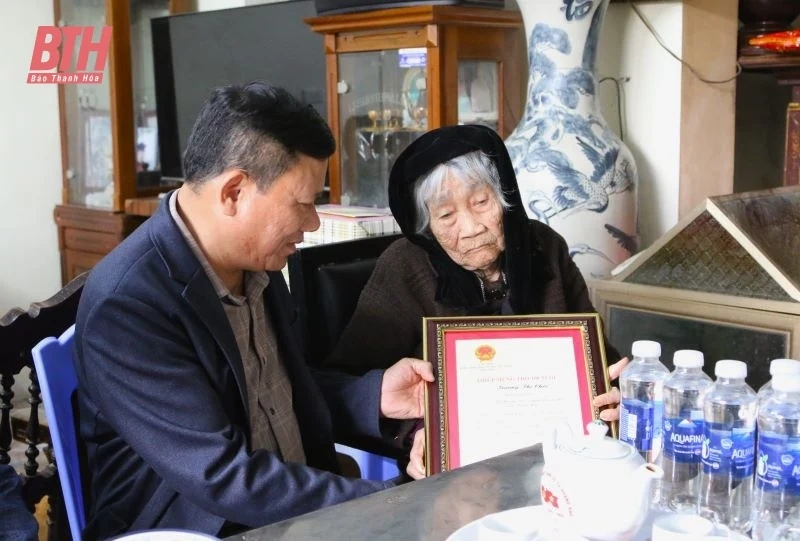 Phó Chủ tịch Thường trực UBND tỉnh Nguyễn Văn Thi thăm, kiểm tra tình hình sản xuất, đời sống Nhân dân huyện Hoằng Hóa