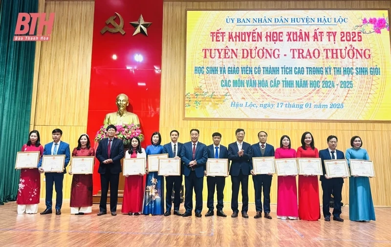 Hậu Lộc: Tuyên dương, trao thưởng học sinh, giáo viên đạt thành tích cao trong kỳ thi học sinh giỏi cấp tỉnh năm học 2024-2025