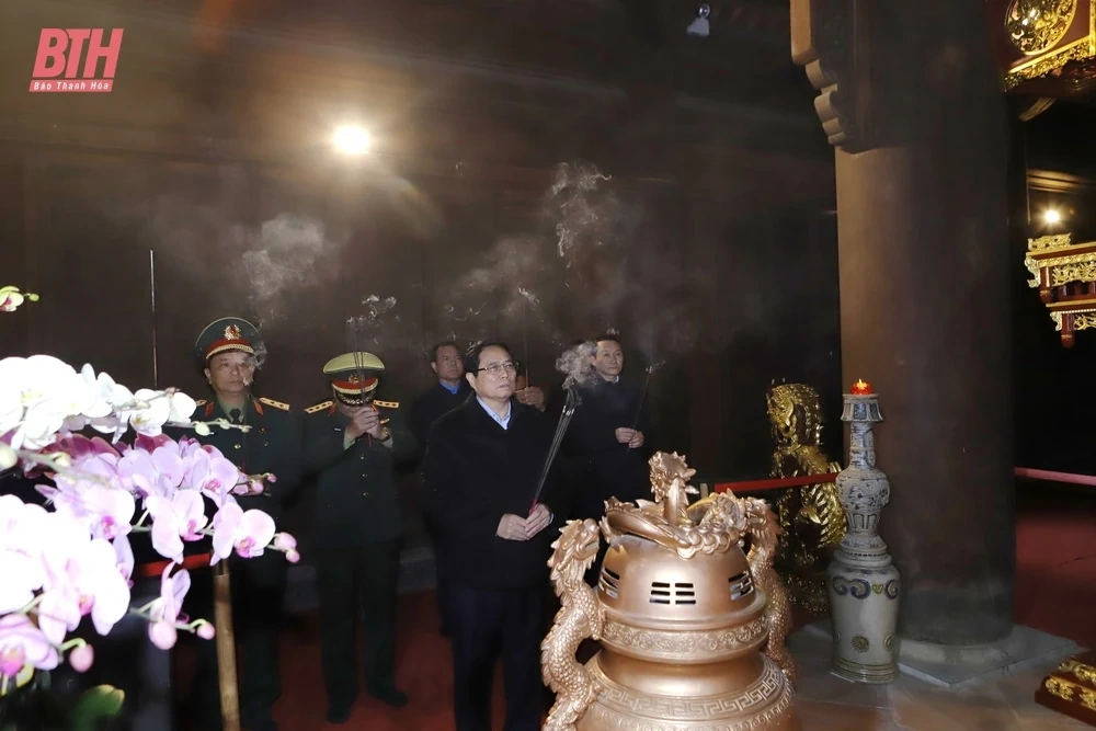 Thủ tướng Chính phủ Phạm Minh Chính dâng hương tại Khu di tích Quốc gia đặc biệt Lam Kinh