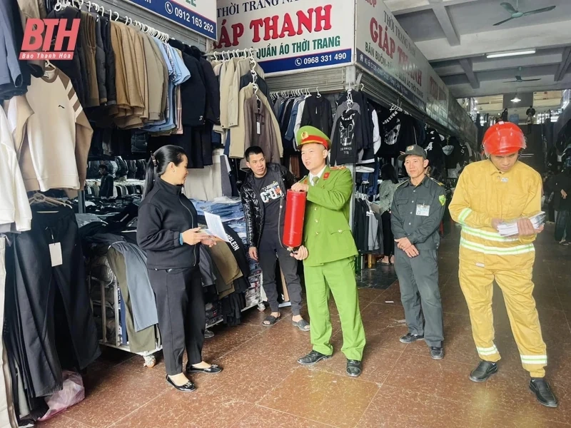 Tuyên truyền PCCC và CNCH tại các chợ trên địa bàn tỉnh dịp cận tết