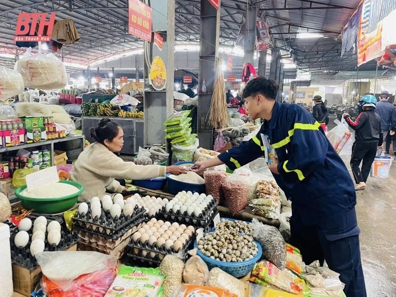 Tuyên truyền PCCC và CNCH tại các chợ trên địa bàn tỉnh dịp cận tết