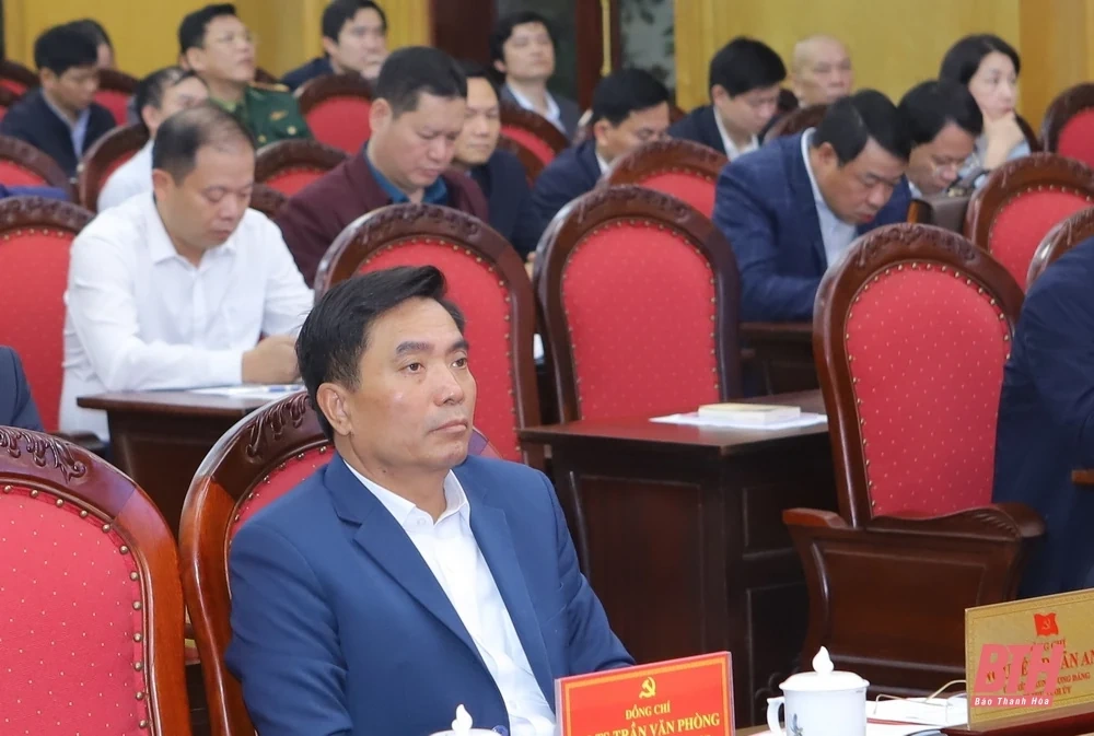 Học tập và làm theo tư tưởng, đạo đức, phong cách Hồ Chí Minh về đại đoàn kết toàn dân tộc; xây dựng Đảng và hệ thống chính trị trong sạch, vững mạnh