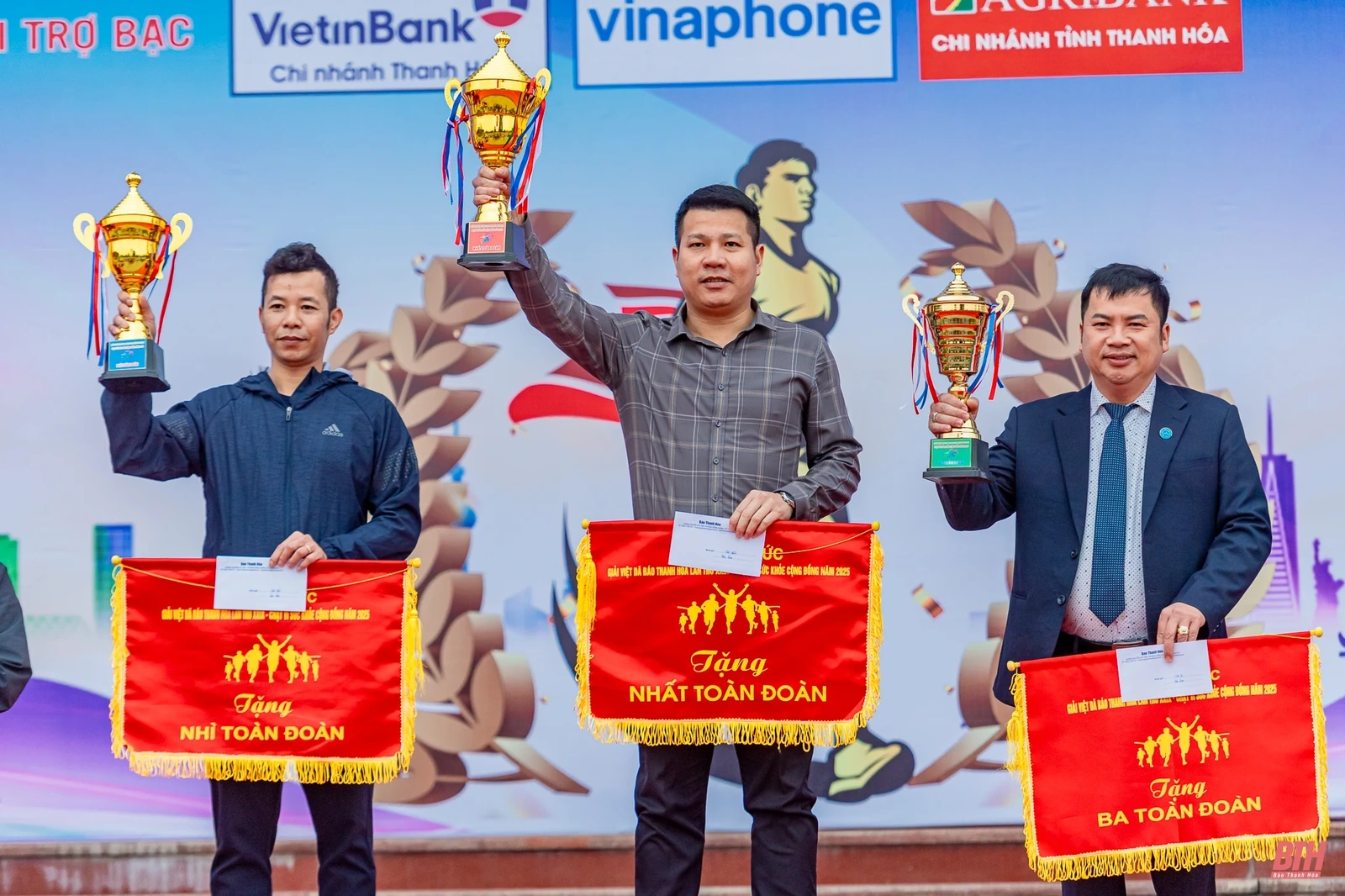 Vinh danh cá nhân, tập thể xuất sắc tại Giải việt dã Báo Thanh Hóa 2025