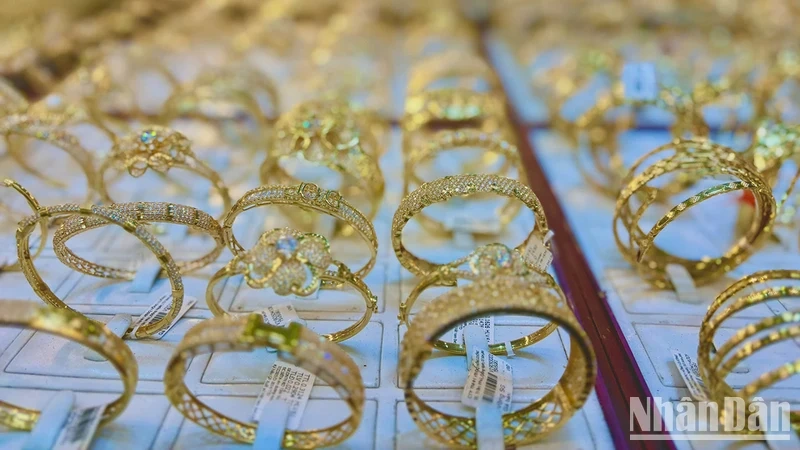 Giá vàng ngày 30/3: Neo ở mức kỷ lục mới, chuyên gia dự báo tiếp tục tăng