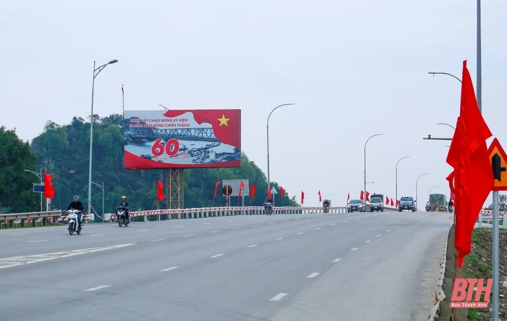 Thành phố Thanh Hóa rực rỡ cờ hoa chào mừng kỷ niệm 60 năm Hàm Rồng chiến thắng