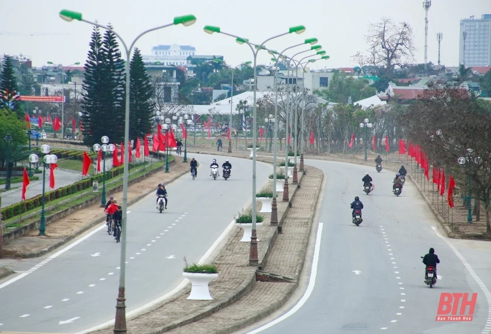 Thành phố Thanh Hóa rực rỡ cờ hoa chào mừng kỷ niệm 60 năm Hàm Rồng chiến thắng