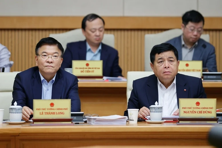 Thủ tướng: Càng khó khăn, thách thức, áp lực thì càng bản lĩnh, nỗ lực, phấn đấu vươn lên mạnh mẽ- Ảnh 8. Thủ tướng: Càng khó khăn, thách thức, áp lực thì càng bản lĩnh, nỗ lực, phấn đấu vươn lên mạnh mẽ