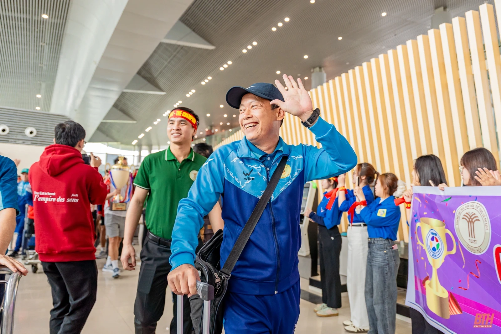 Đón chào nhà vô địch Thanh Niên sinh viên quốc tế khải hoàn ca