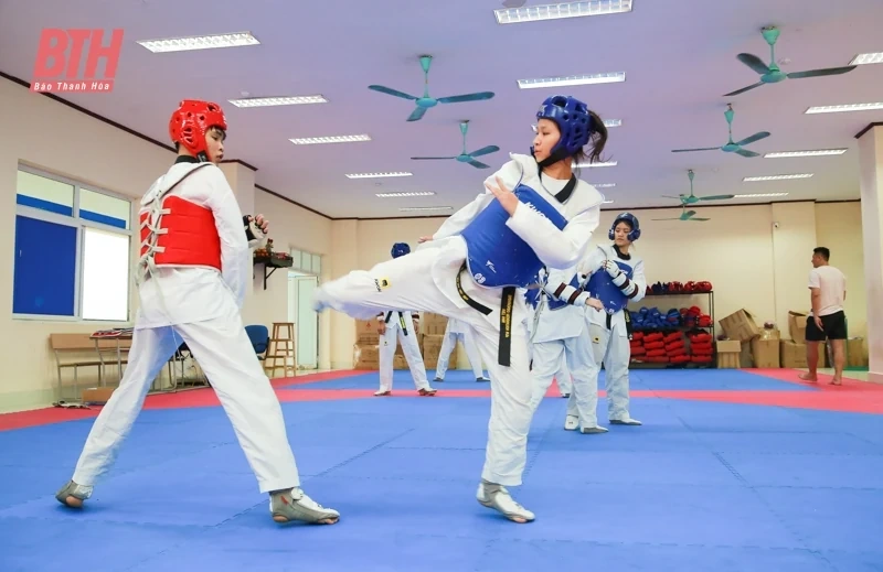 Vận động viên tập luyện không nghỉ lễ chuẩn bị cho các giải đấu lớn