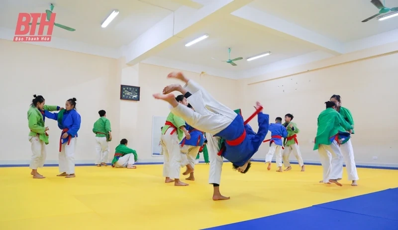 Vận động viên tập luyện không nghỉ lễ chuẩn bị cho các giải đấu lớn