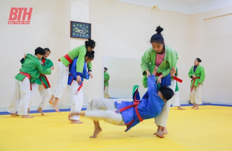 Vận động viên tập luyện không nghỉ lễ chuẩn bị cho các giải đấu lớn