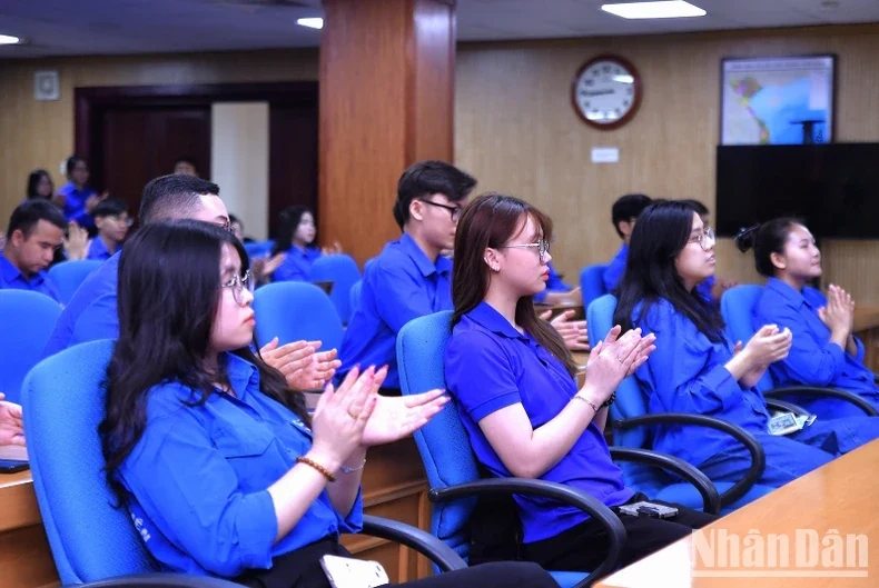 Nhiều hệ lụy từ sử dụng thiếu kiểm soát thức uống có đường của giới trẻ hiện nay