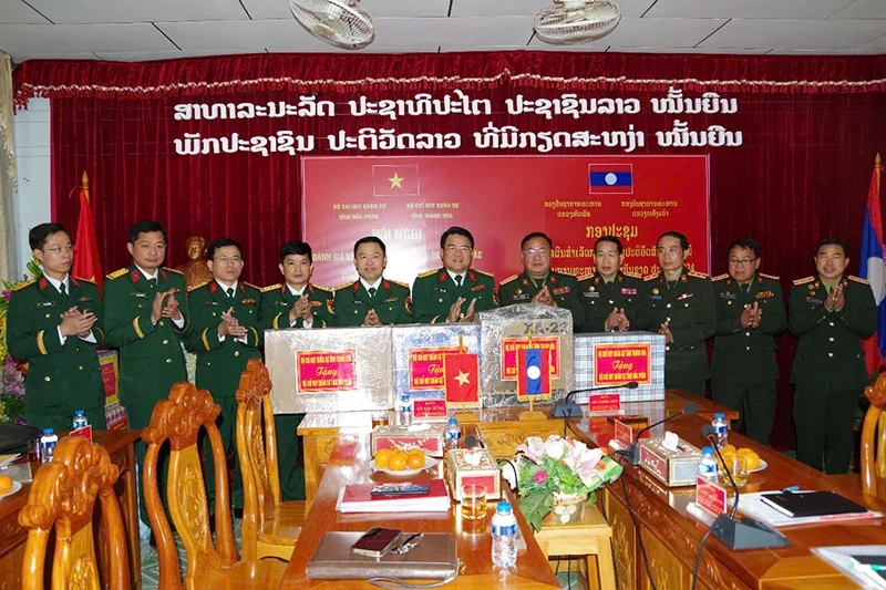 Bộ CHQS hai tỉnh Thanh Hóa - Hủa Phăn tăng cường hợp tác, cùng phát triển