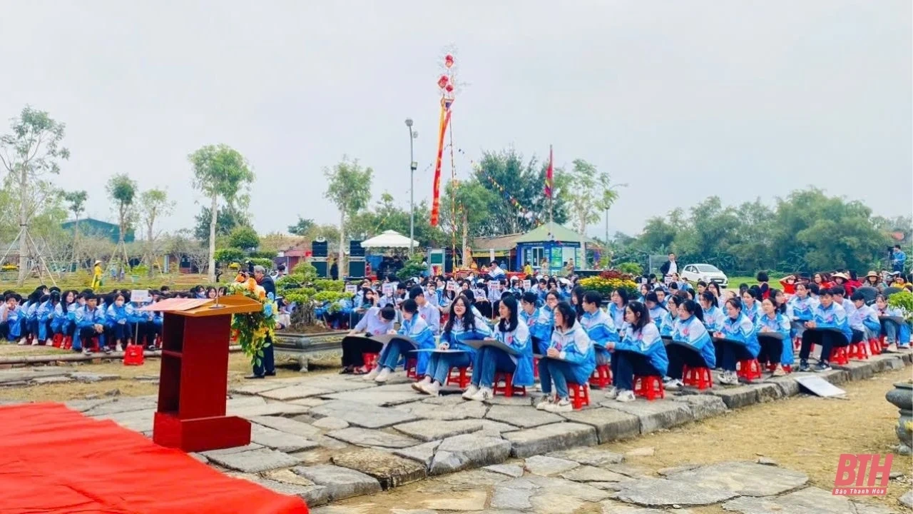 Tổ chức cuộc thi Rung chuông vàng năm thứ 3 với chủ đề: “Thành Nhà Hồ - 10 năm kinh đô, 2 vương triều, 1 điểm đến”