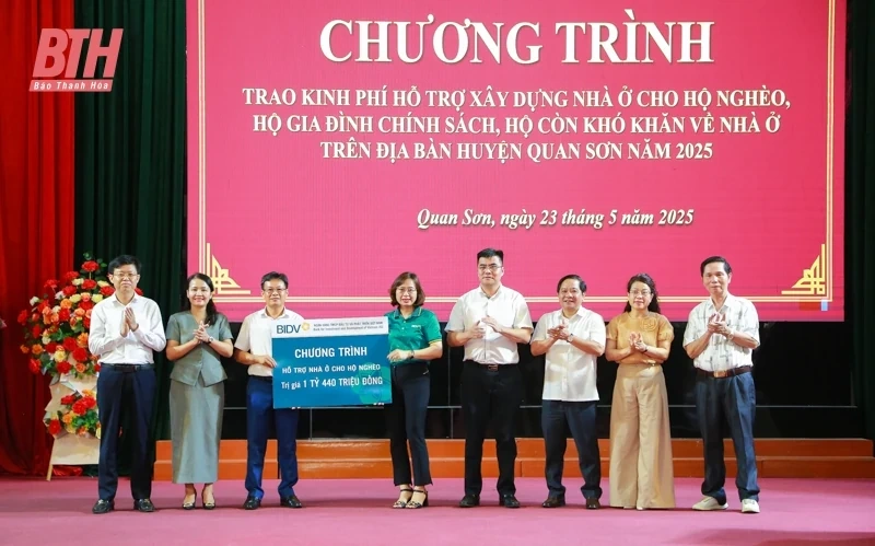 40 hộ khó khăn của huyện Quan Sơn được hỗ trợ kinh phí xây dựng nhà ở theo Chỉ thị 22