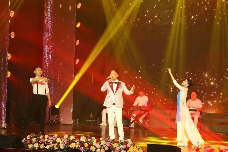 Duy Niên - Chàng trai Thanh Hóa xuất sắc đoạt giải Á quân 1 dòng nhạc Bolero tại Đấu trường nhạc Việt mùa 2