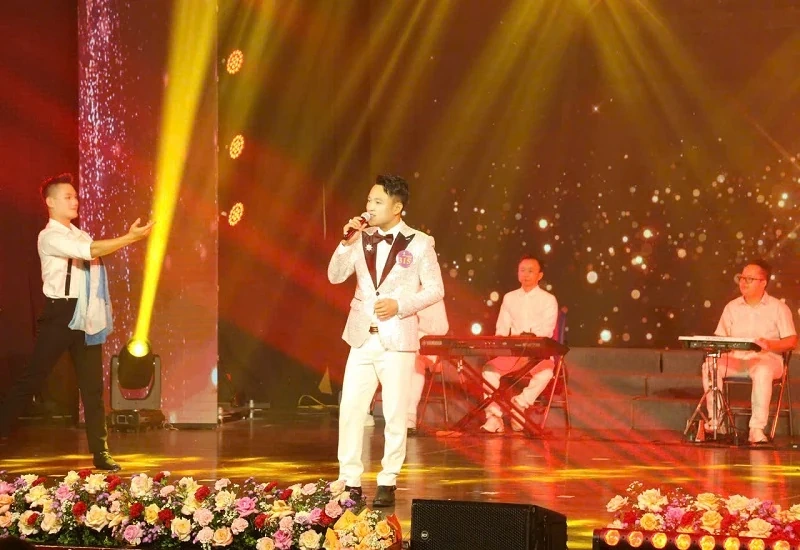 Duy Niên - Chàng trai Thanh Hóa xuất sắc đoạt giải Á quân 1 dòng nhạc Bolero tại Đấu trường nhạc Việt mùa 2
