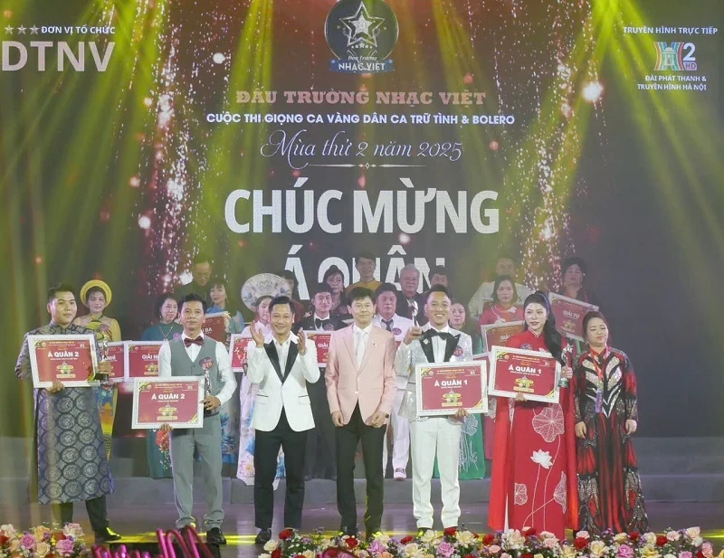 Duy Niên - Chàng trai Thanh Hóa xuất sắc đoạt giải Á quân 1 dòng nhạc Bolero tại Đấu trường nhạc Việt mùa 2