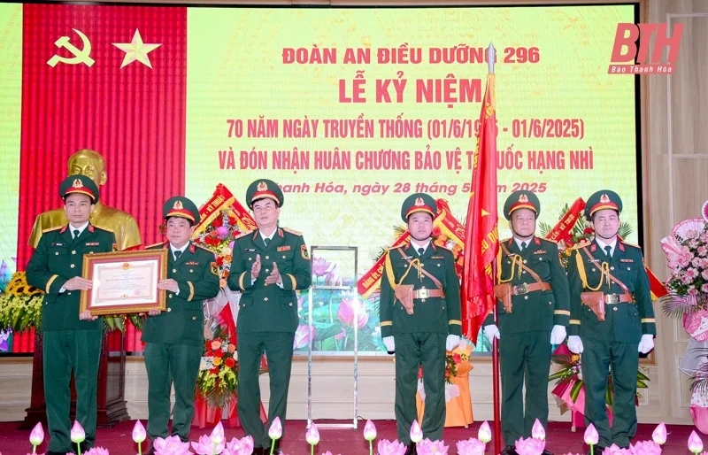 Đoàn An điều dưỡng 296 kỷ niệm 70 năm thành lập và đón nhận Huân chương Bảo vệ Tổ quốc hạng Nhì