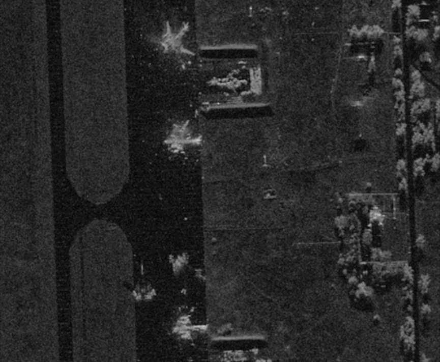 Hình ảnh vệ tinh cho thấy cuộc tấn công của Ukraine đã phá hủy máy bay Nga