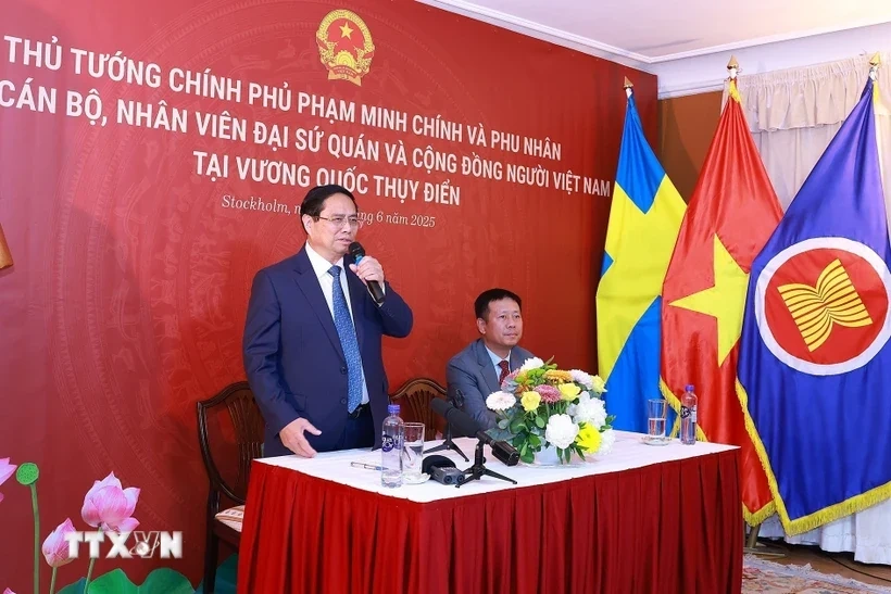 Bà con làm việc, đóng góp tại Thụy Điển cũng như làm việc, đóng góp tại Việt Nam”