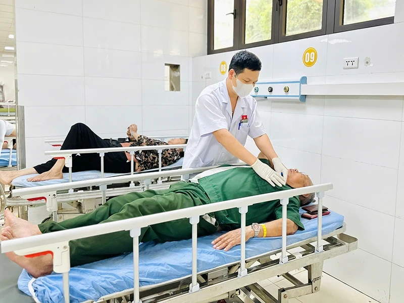 Đẩy mạnh các phong trào thi đua, nâng cao chất lượng khám, chữa bệnh