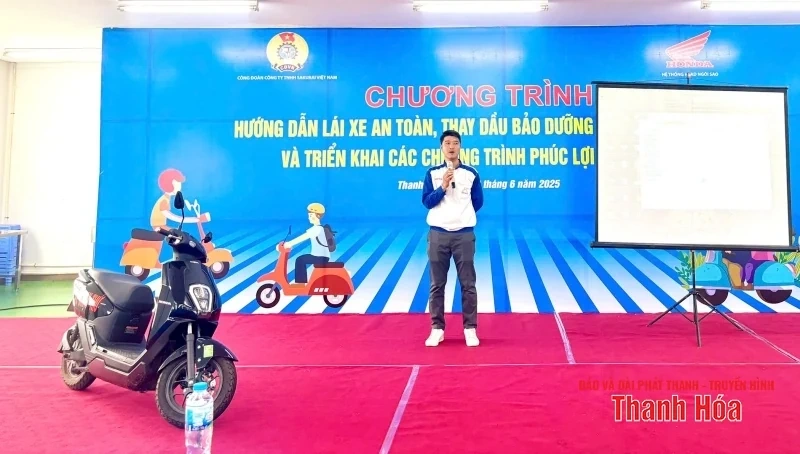 Hơn 300 công nhân được bảo dưỡng, thay dầu xe máy miễn phí