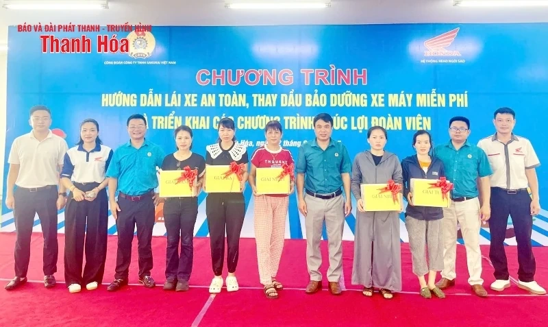 Hơn 300 công nhân được bảo dưỡng, thay dầu xe máy miễn phí