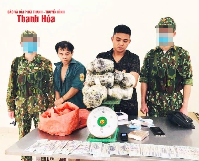 Nhân dân 2 xã Pù Nhi, Nhi Sơn tự giác giao nộp 57 khẩu súng săn, súng tự chế