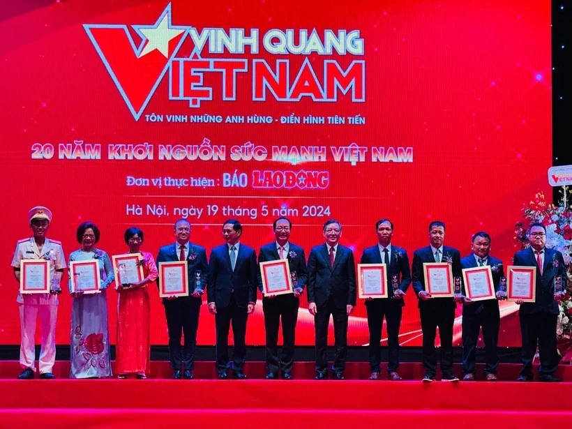 Vinh quang Việt Nam tôn vinh 19 tập thể, cá nhân xuất sắc trong mọi lĩnh vực