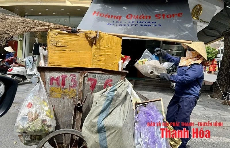 Phía sau những bước chân hối hả mưu sinh