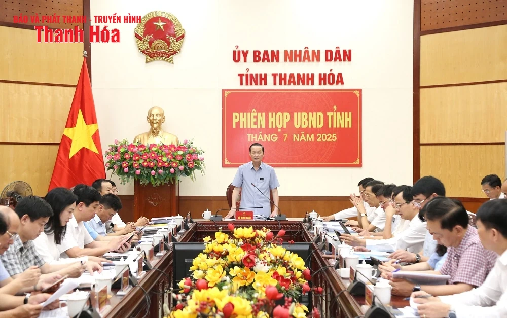 Thảo luận, cho ý kiến vào một số tờ trình về việc ban hành nghị quyết thực hiện mục tiêu phát triển kinh tế - xã hội