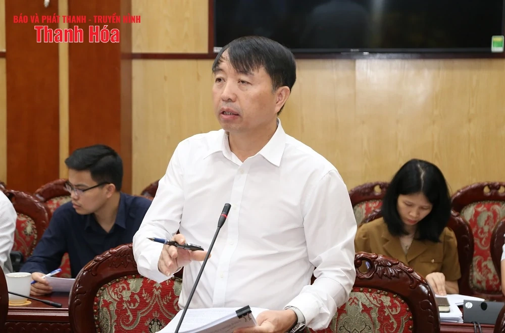 Thảo luận, cho ý kiến vào một số tờ trình về việc ban hành nghị quyết thực hiện mục tiêu phát triển kinh tế - xã hội