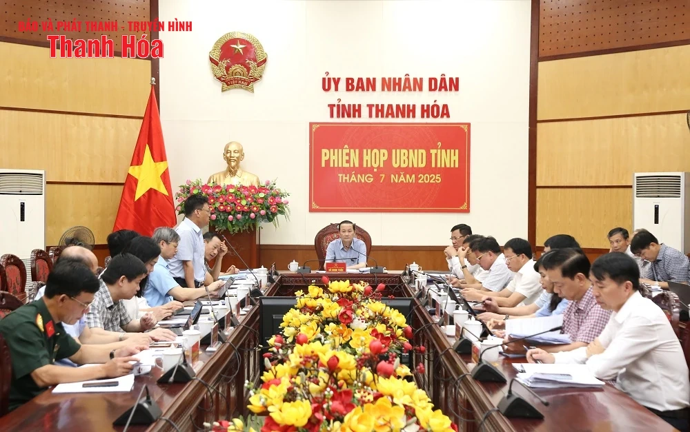 Thảo luận, cho ý kiến vào một số tờ trình về việc ban hành nghị quyết thực hiện mục tiêu phát triển kinh tế - xã hội