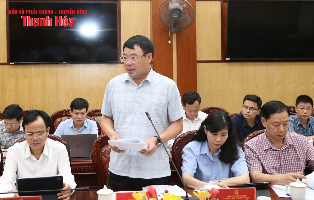 Thảo luận, cho ý kiến vào một số tờ trình về việc ban hành nghị quyết thực hiện mục tiêu phát triển kinh tế - xã hội