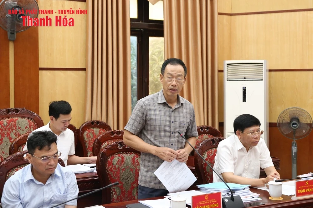 Thảo luận, cho ý kiến vào một số tờ trình về việc ban hành nghị quyết thực hiện mục tiêu phát triển kinh tế - xã hội