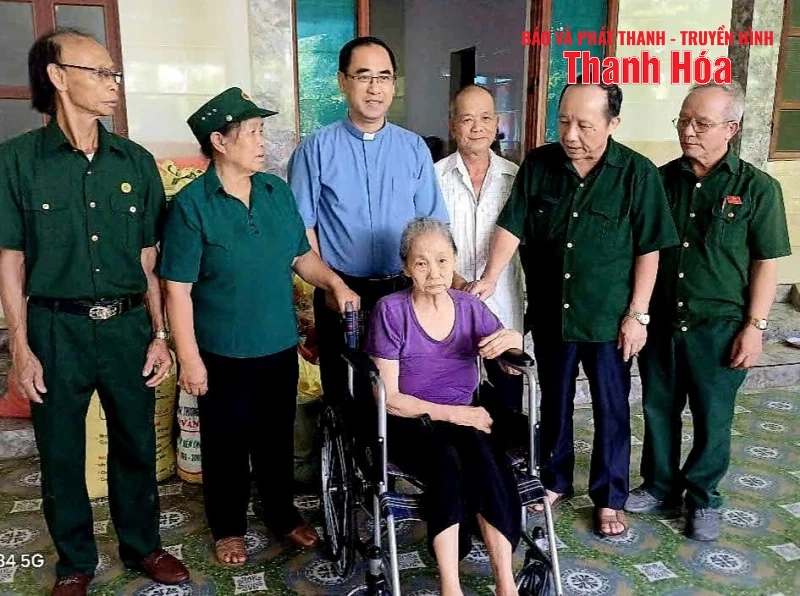 Dâng hương tri ân và gặp mặt cựu TNXP khó khăn