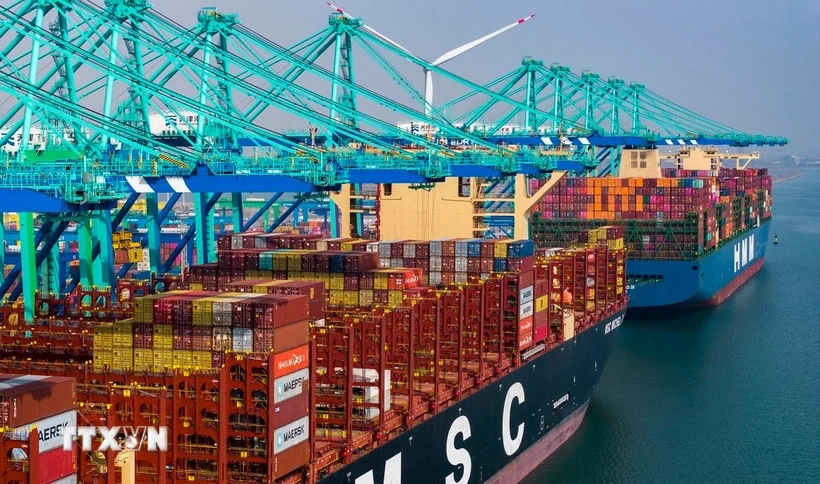 Xuất khẩu của Trung Quốc lần đầu tiên cán mốc 13.000 tỷ nhân dân tệ