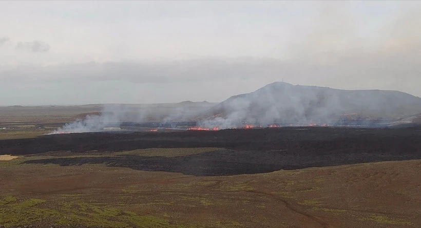 Núi lửa ở gần thủ đô của Iceland phun trào trở lại