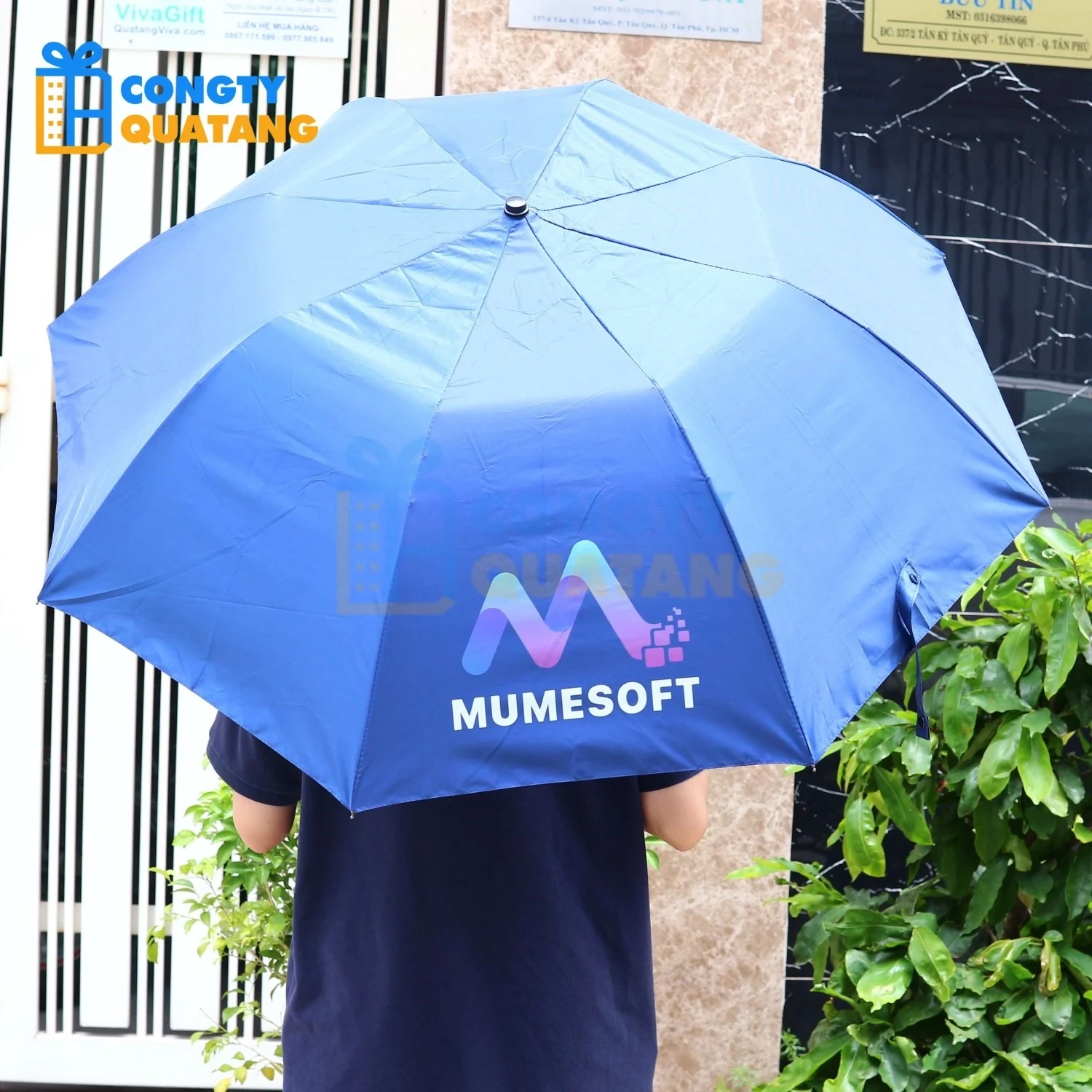 Công ty Quà tặng DTH: Sản xuất ô dù cầm tay in logo uy tín, chất lượng