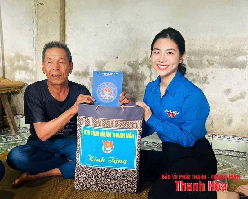 “Bữa cơm tri ân - Ấm áp nghĩa tình” bên Mẹ Việt Nam anh hùng