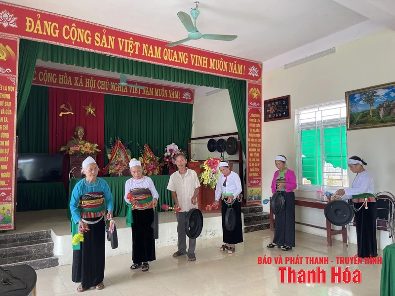 Về Xuân Du khám phá văn hóa cồng chiêng của người Mường